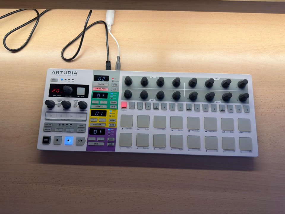 Arturia Beatstep Pro + Decksaver de segunda mano · Foto 3 de 3 · León · 135 €