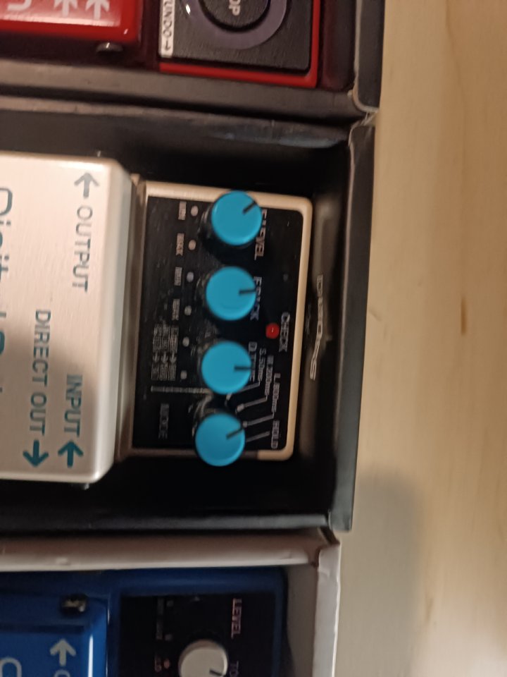 Pedales Boss Y OTROS de segunda mano · Foto 2 de 7 · Zaragoza · 375 €