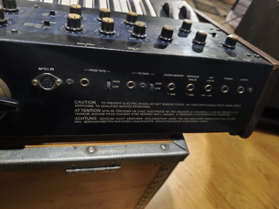 Korg Polysix con Midi