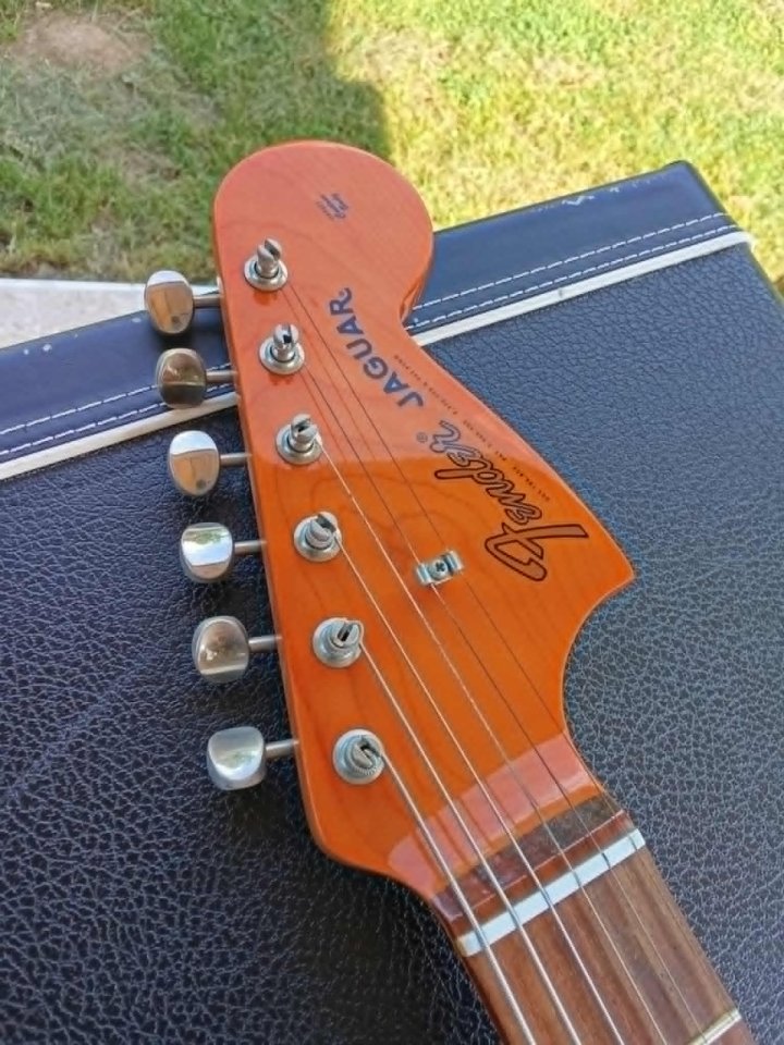 Vendo Fender jaguar red candy de segunda mano · Foto 6 de 6 · Asturias · 1400 €