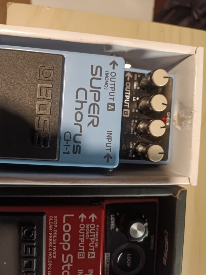 Pedales Boss Y OTROS de segunda mano · Foto 3 de 7 · Zaragoza · 375 €
