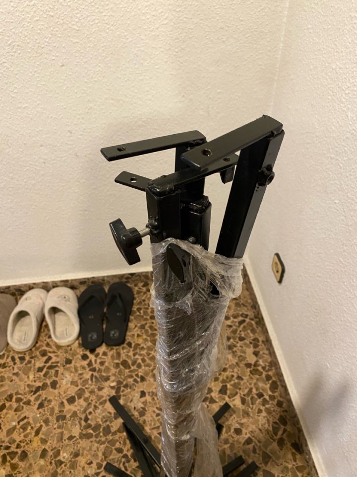 4 Soportes profesionales de acero para focos e iluminación – Fabricación artesanal de segunda mano · Foto 2 de 6 · Madrid · 180 €