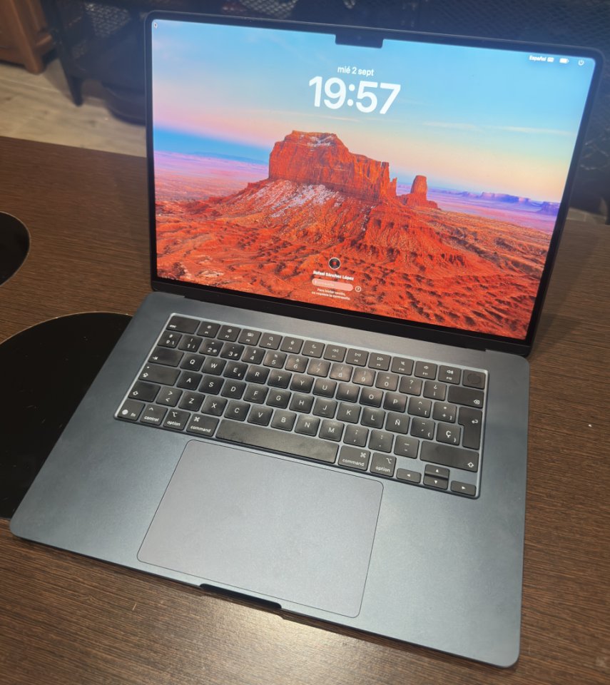 Apple MacBook Air 15" M5 16gb RAM 512gb Disco duro con 2 con 2 meses de uso de segunda mano · Foto 1 de 5 · Valencia · 1450 €