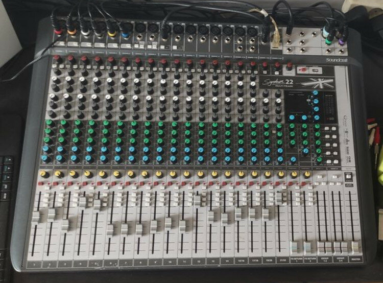 Soundcraft Signature 22