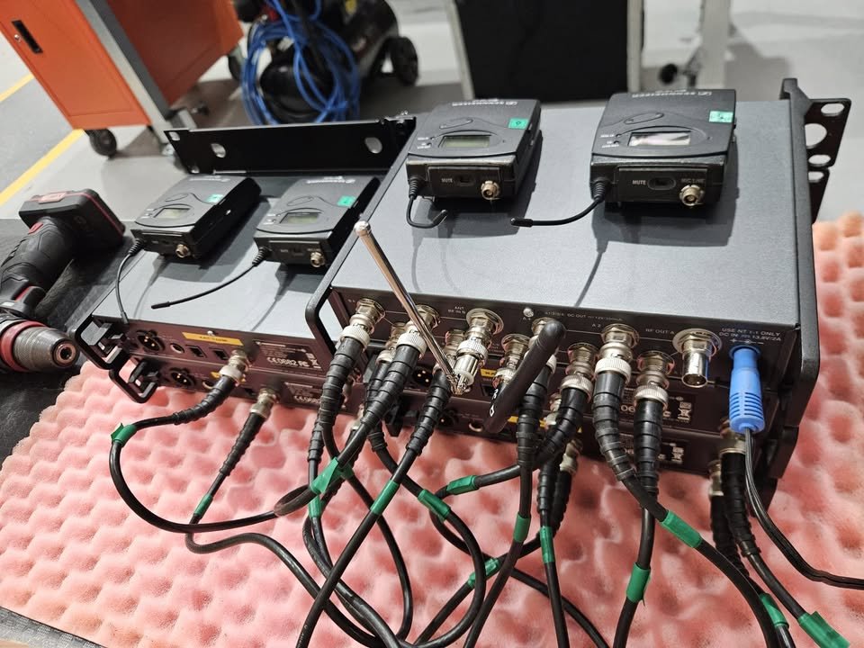 4x sistemas Sennheiser EW100 G3 + 1x Combiner ASA 1 (C-Band)