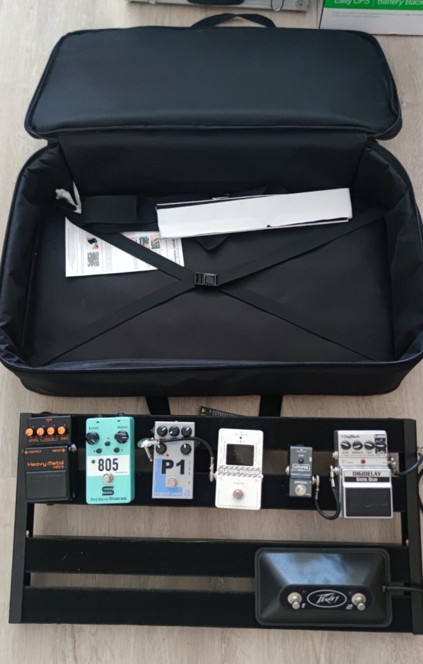 Rockboard Gigbag QUAD 4.2 + pedalboard de segunda mano · Foto 8 de 9 · Badajoz · 75 €