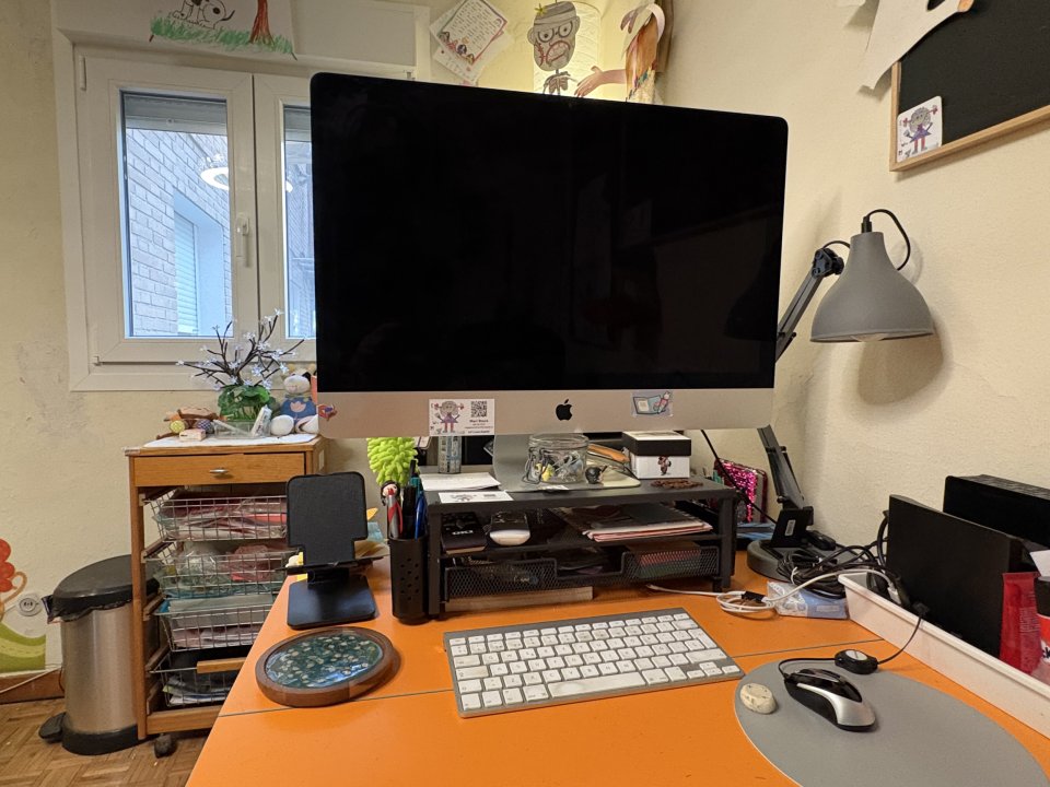 Vendo iMac 27" pantalla retina 5K de segunda mano · Foto 1 de 2 · Madrid · 350 €