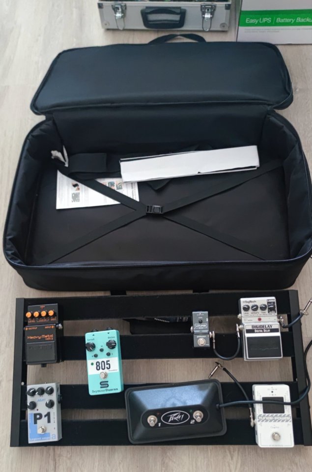 Rockboard Gigbag QUAD 4.2 + pedalboard de segunda mano · Foto 9 de 9 · Badajoz · 75 €