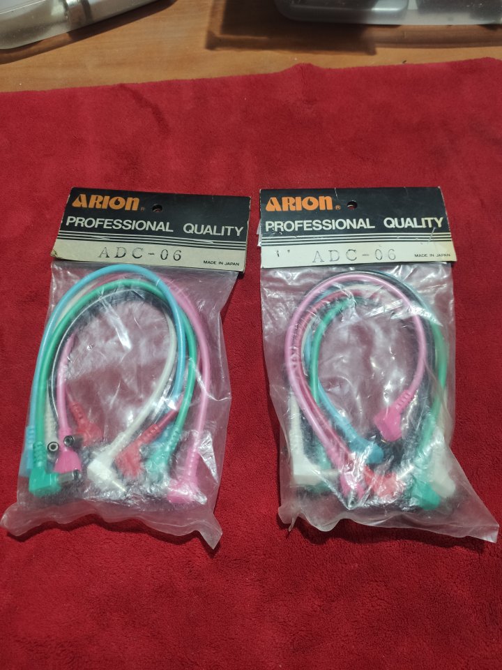 Cables pedales de efectos.