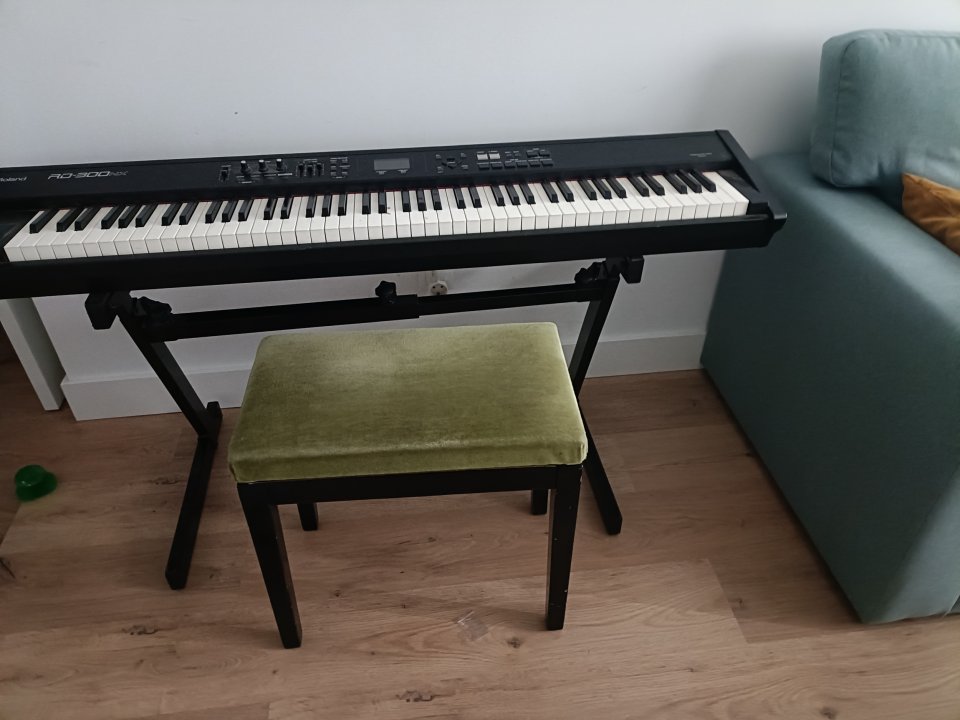 Teclado Roland NX 300 rd 88 teclas de segunda mano · Foto 1 de 4 · Madrid · 675 €