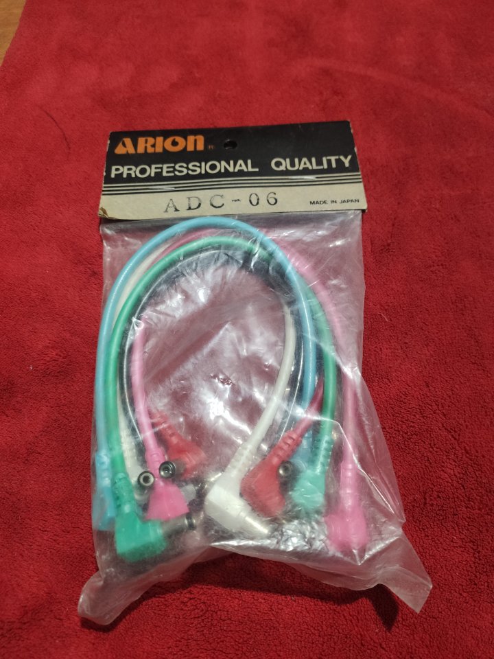 Cables pedales de efectos.