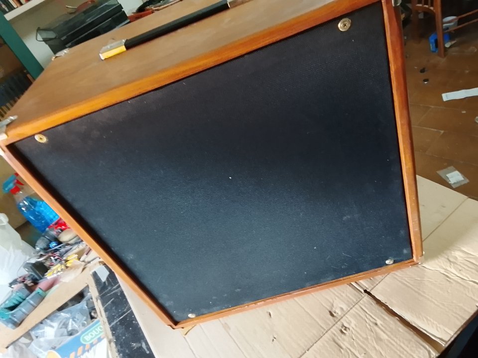 Pantalla 1x15 en madera de Abeto Finlandés