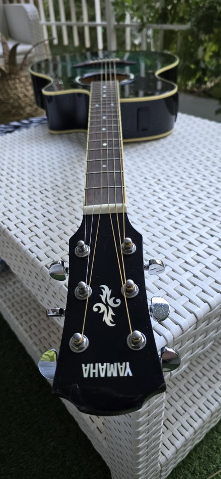 Yamaha APX500II de segunda mano · Foto 4 de 10 · Madrid · 175 €