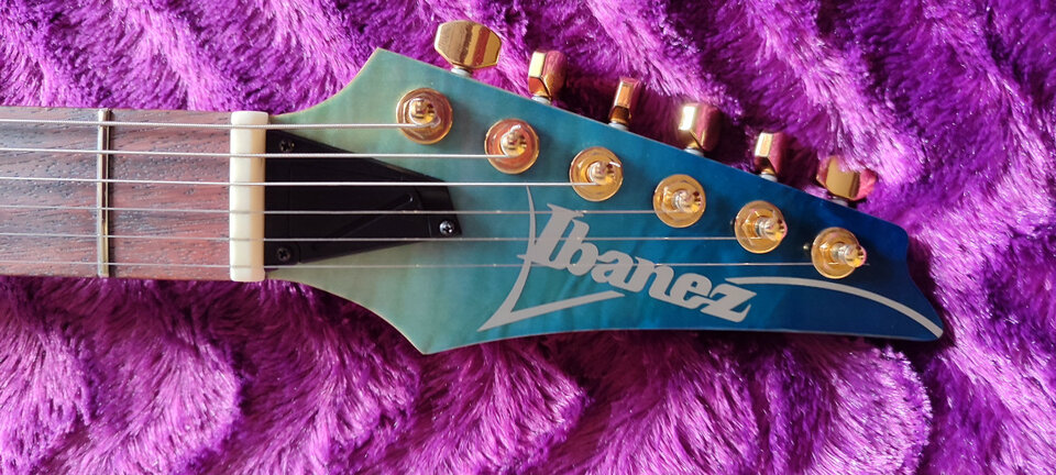 IBANEZ rg 421 mejorada y maleta