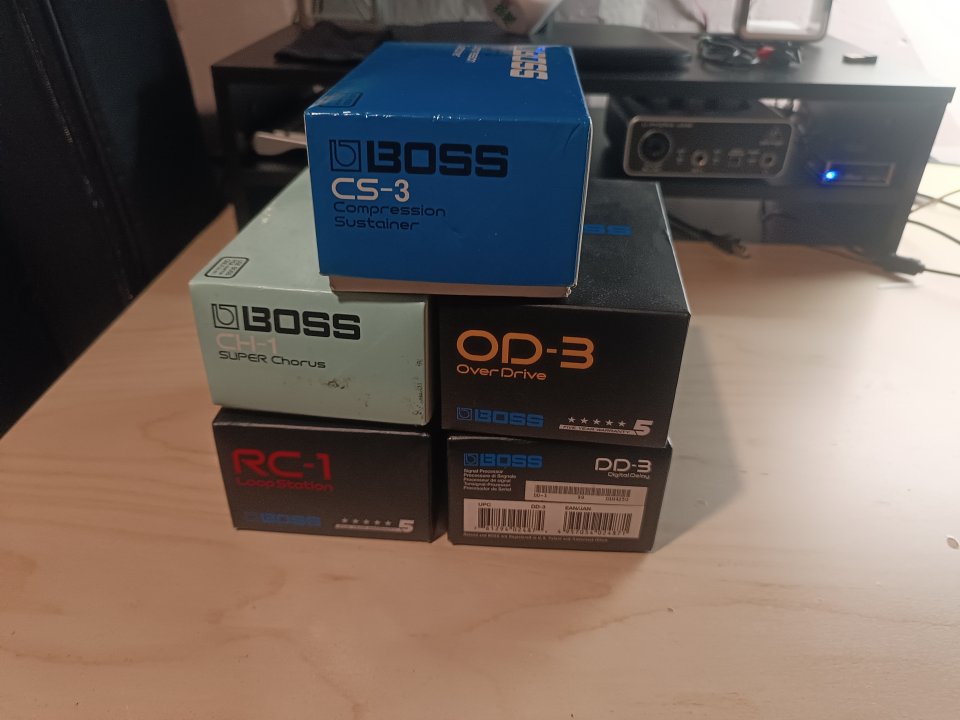Pedales Boss Y OTROS de segunda mano · Foto 6 de 7 · Zaragoza · 375 €
