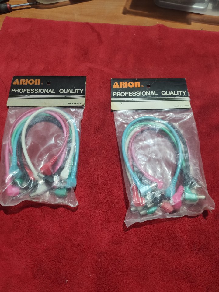 Cables pedales de efectos.