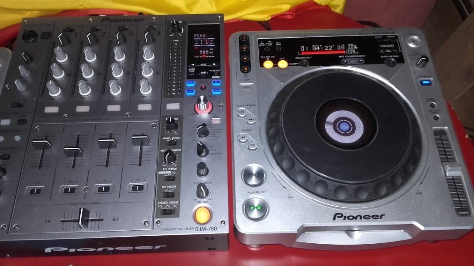 Pioneer DJM 750 K de segunda mano · Foto 2 de 2 · Palencia · 750 €