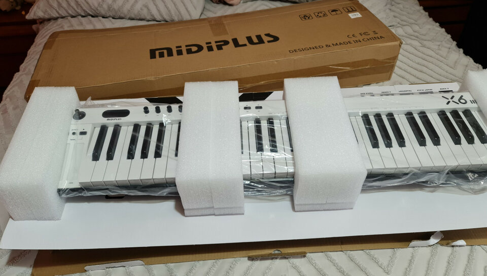 Midiplus X6 Series III Teclado Controlador MIDI 61 de segunda mano · Foto 2 de 10 · Lugo · 134 €