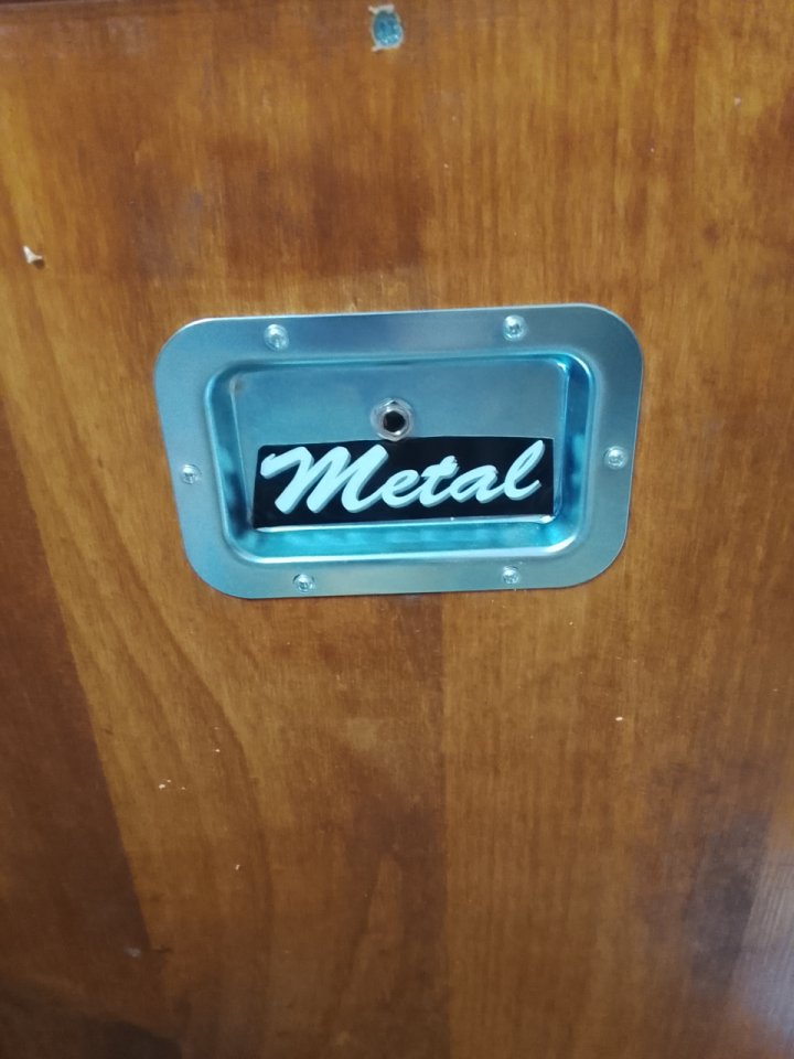 Pantalla 1x15 en madera de Abeto Finlandés