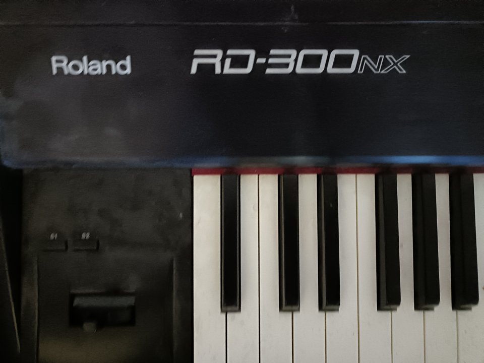 Teclado Roland NX 300 rd 88 teclas de segunda mano · Foto 4 de 4 · Madrid · 675 €