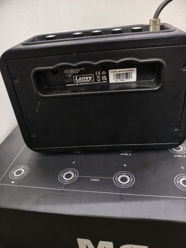 Laney Mini-ST-Lion Batterie-gespeister Combo Verstärker, 2 x 3W, 2 x 3", Bluetooth de segunda mano · Foto 2 de 4 · Pontevedra · 85 €