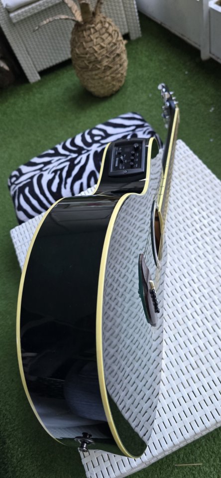 Yamaha APX500II de segunda mano · Foto 7 de 10 · Madrid · 175 €