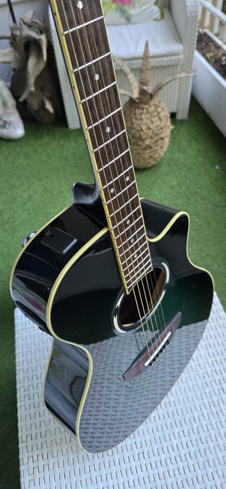 Yamaha APX500II de segunda mano · Foto 8 de 10 · Madrid · 175 €