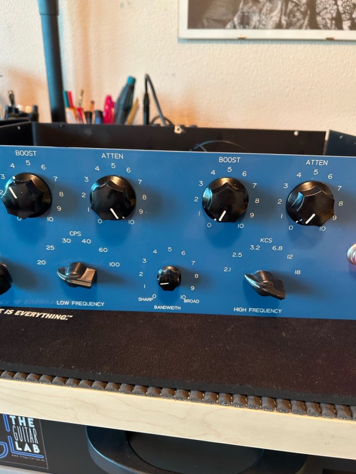 Ecualizador tipo PULTEC válvulas