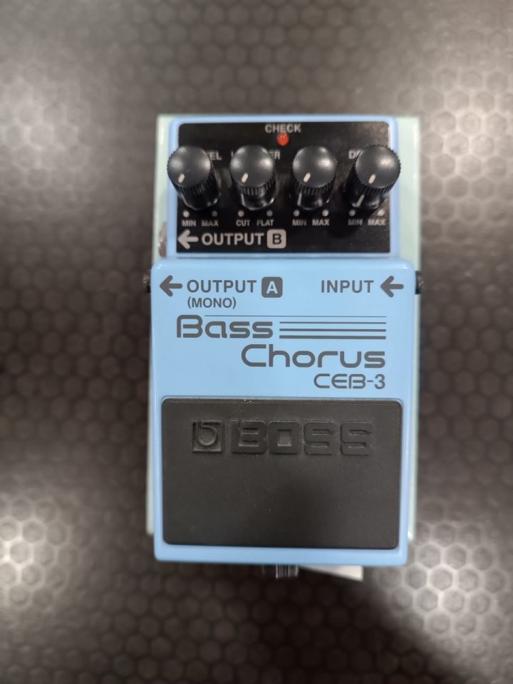 Boss CEB-3 Bass Chorus de segunda mano · Foto 1 de 2 · Sevilla · 104 €