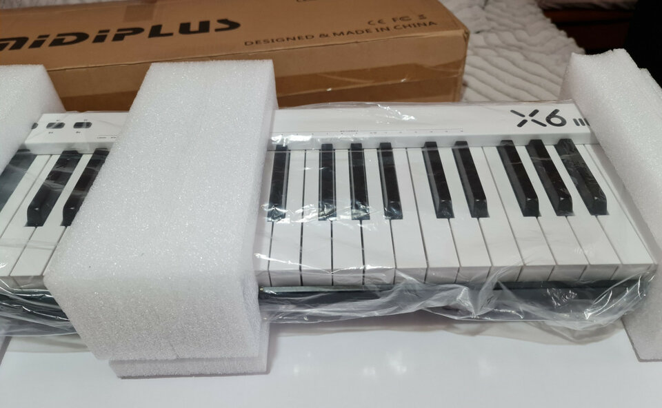 Midiplus X6 Series III Teclado Controlador MIDI 61 de segunda mano · Foto 4 de 10 · Lugo · 134 €