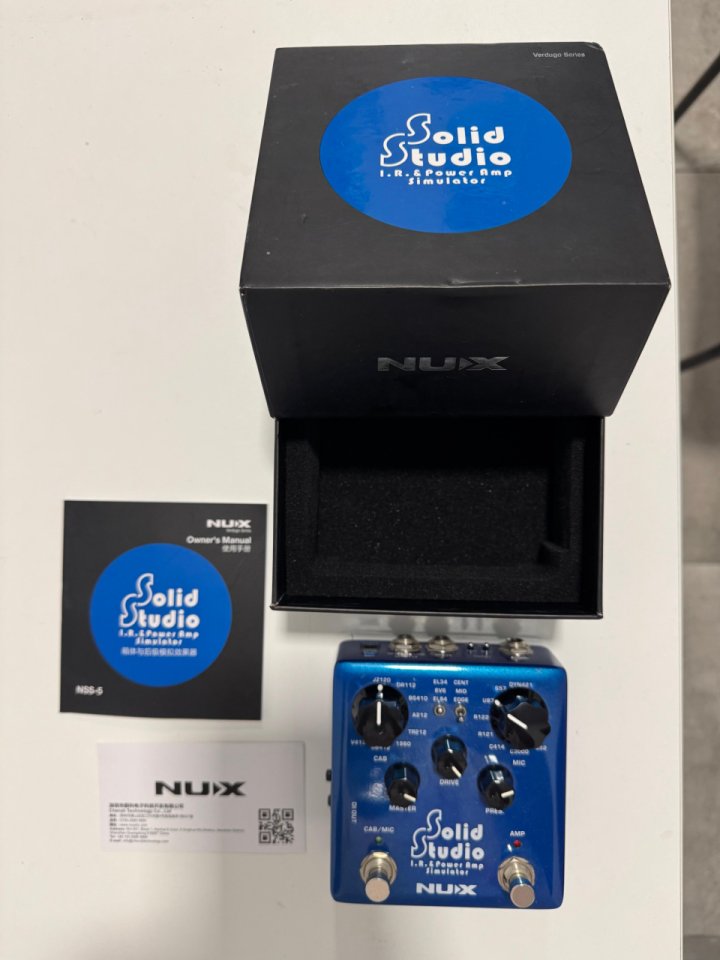 Nux solid Studio de segunda mano · Foto 1 de 6 · Málaga · 120 €