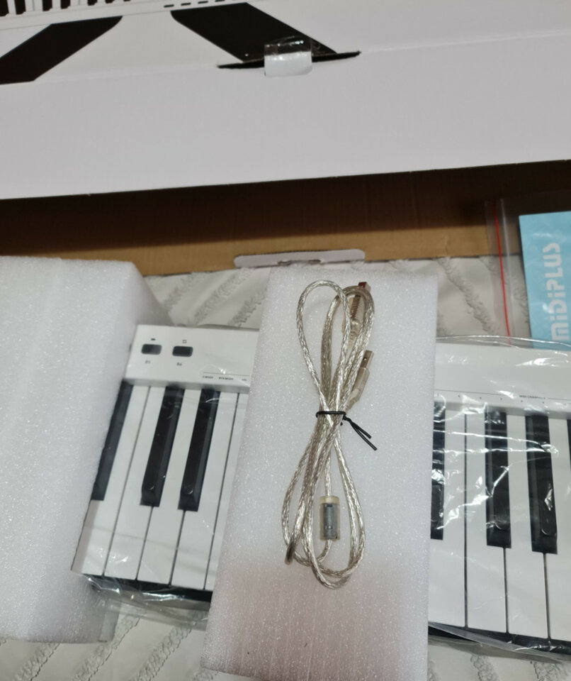 Midiplus X6 Series III Teclado Controlador MIDI 61 de segunda mano · Foto 5 de 10 · Lugo · 134 €
