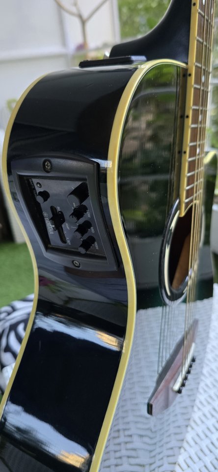 Yamaha APX500II de segunda mano · Foto 10 de 10 · Madrid · 175 €