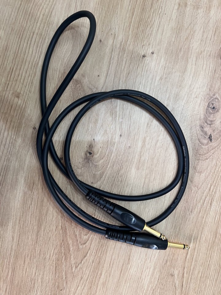 Lote de cables de guitarra eléctrica de segunda mano · Foto 1 de 2 · Valencia · 12 €