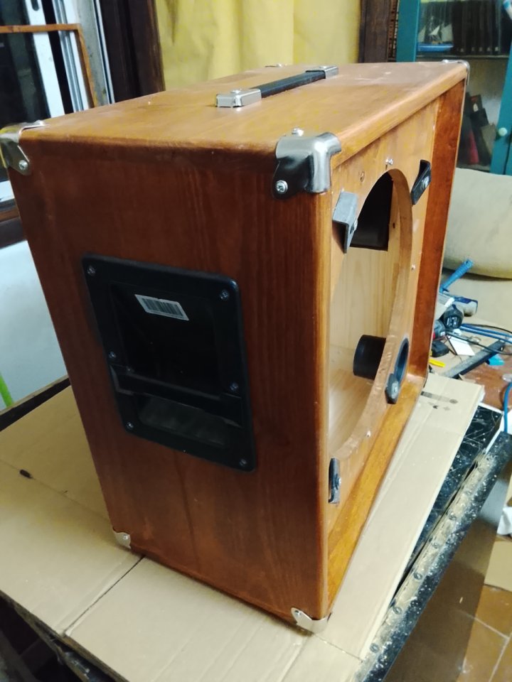 Pantalla 1x15 en madera de Abeto Finlandés