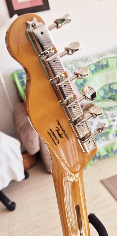 Squier by Fender Telecaster Thinline