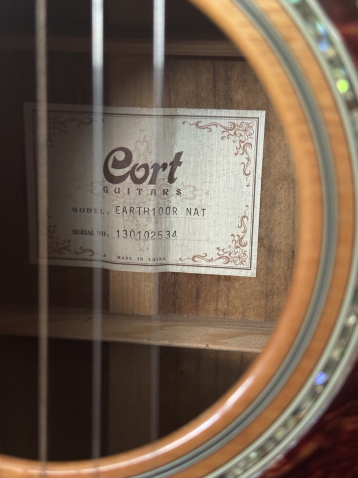 Acustica Cort Earth 100 + Funda Fender de segunda mano · Foto 4 de 5 · Barcelona · 200 €