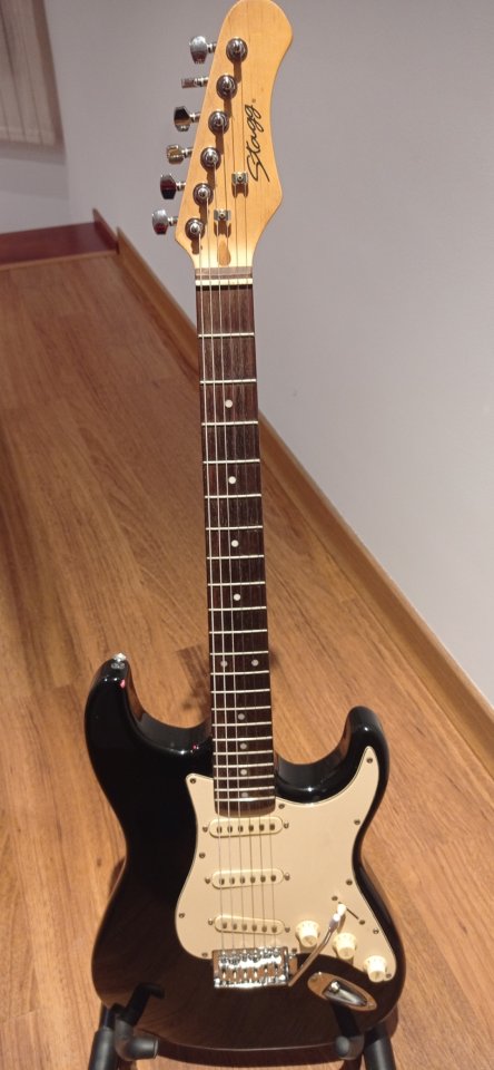 Guitarra eléctrica Stagg Stratocaster