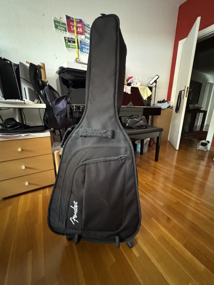 Acustica Cort Earth 100 + Funda Fender de segunda mano · Foto 5 de 5 · Barcelona · 200 €