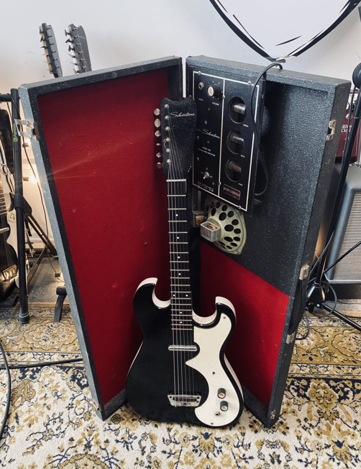 Silvertone 1448 con Amp-In-Case de 1965 (VIDEOS) de segunda mano · Foto 1 de 3 · Madrid · 1250 €
