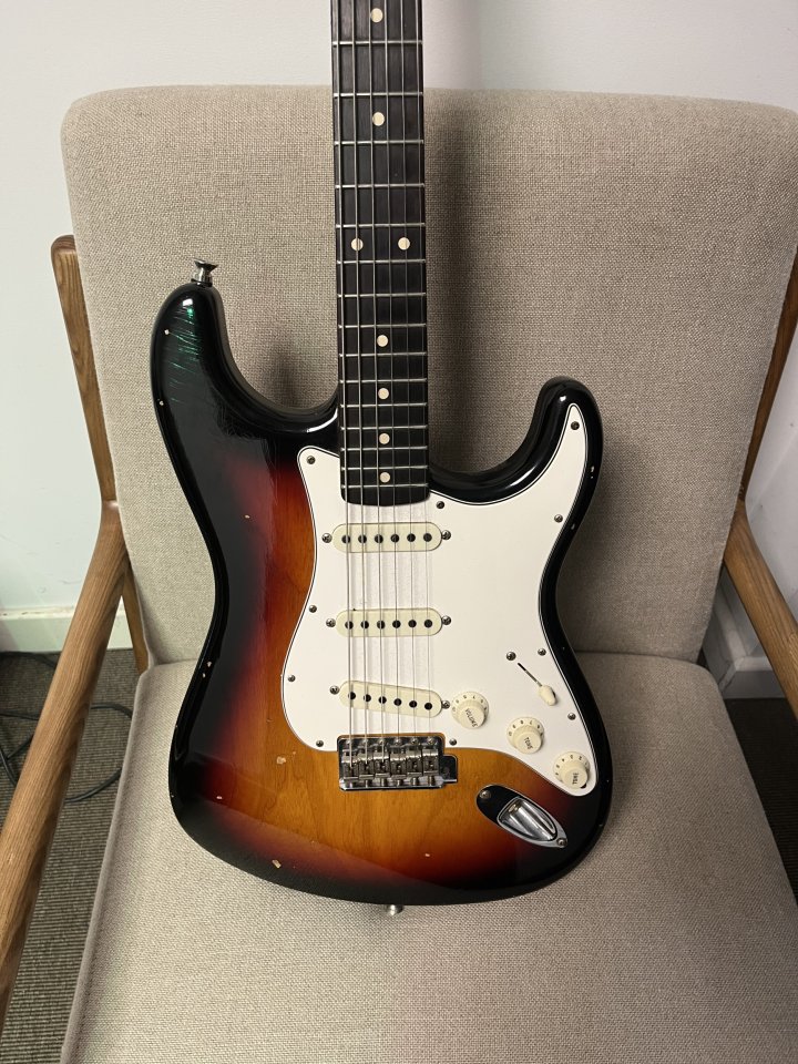 Fender Stratocaster journey 59 custom shop Postmodern 3 Tone Sunburst de segunda mano · Foto 5 de 5 · Bizkaia