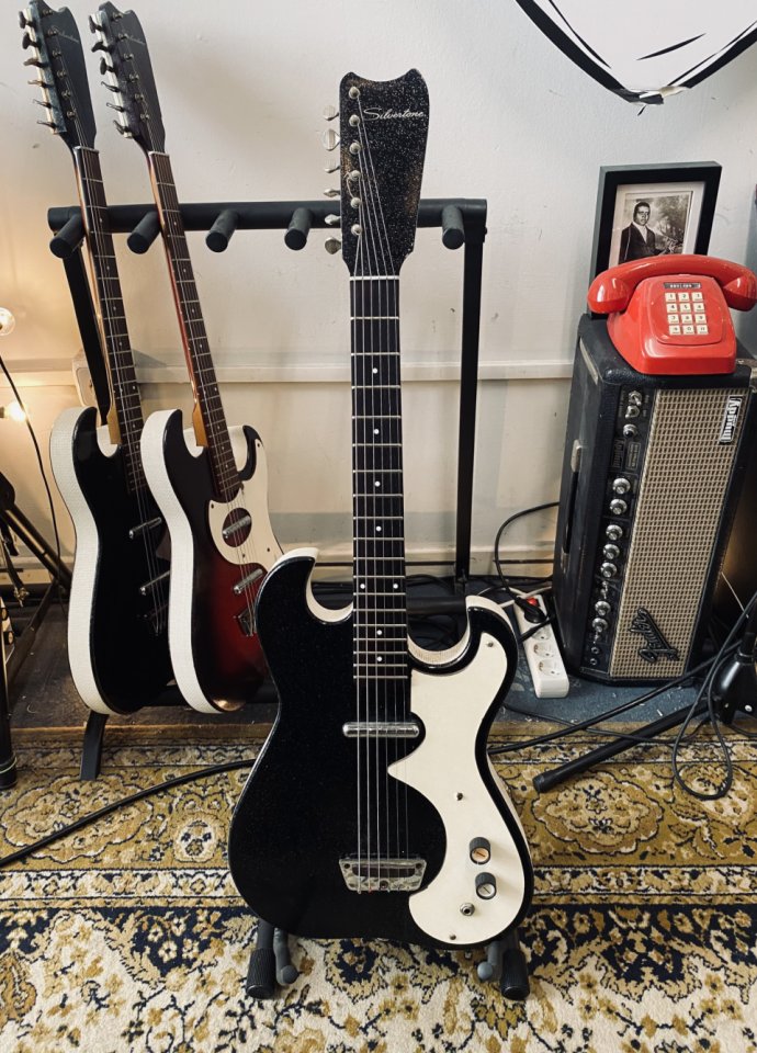 Silvertone 1448 con Amp-In-Case de 1965 (VIDEOS) de segunda mano · Foto 2 de 3 · Madrid · 1250 €
