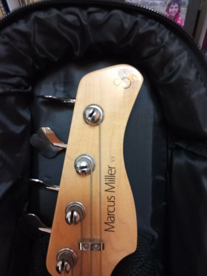 Marcus Miller V3 de segunda mano · Foto 2 de 4 · Almería · 300 €