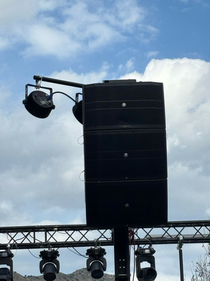 LINE ARRAY MACKIE 28.000wts