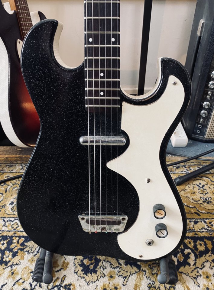 Silvertone 1448 con Amp-In-Case de 1965 (VIDEOS) de segunda mano · Foto 3 de 3 · Madrid · 1250 €