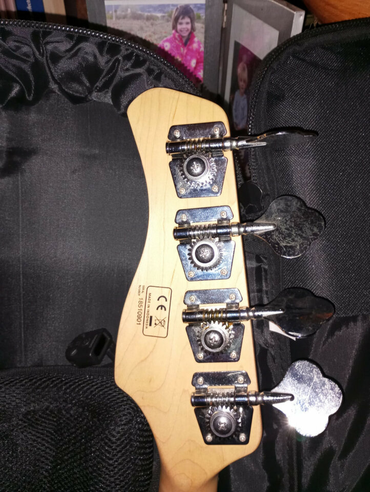 Marcus Miller V3 de segunda mano · Foto 3 de 4 · Almería · 300 €