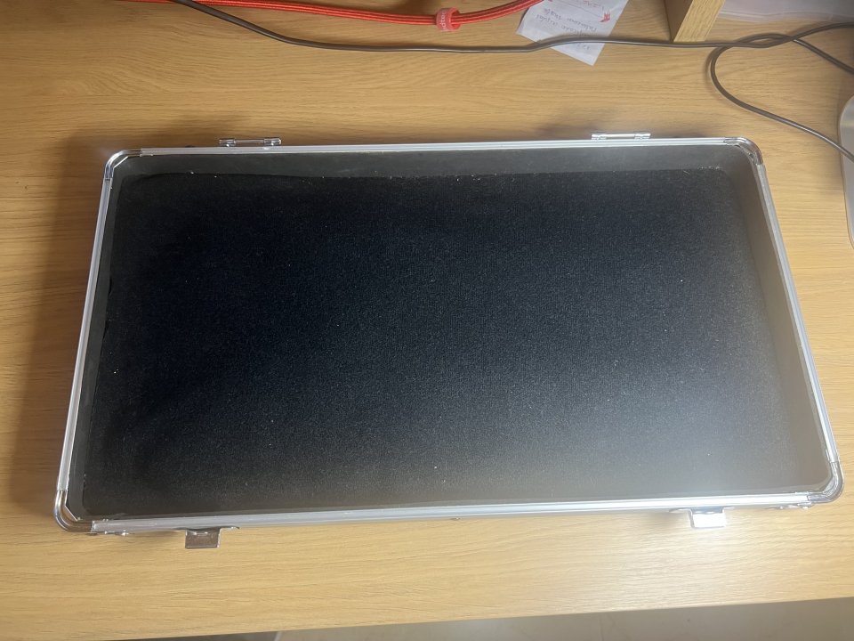 Vendo pedales y estuche de segunda mano · Foto 8 de 8 · Madrid · 1 €