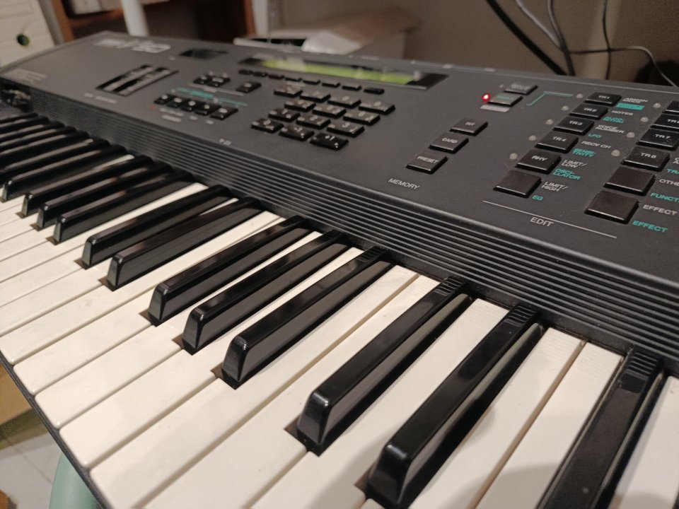 Sintetizador Yamaha FM V50 4 operadores