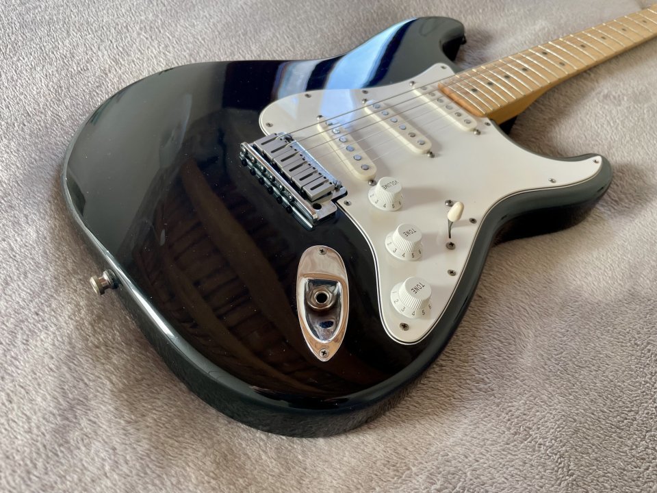Fender Stratocaster American Standard 1993 de segunda mano · Foto 1 de 8 · Cantabria · 990 €