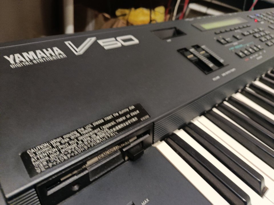 Sintetizador Yamaha FM V50 4 operadores